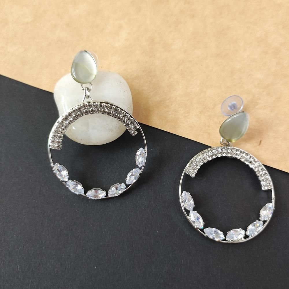 Elegant silver hoop earrings with white stone for casual and party look